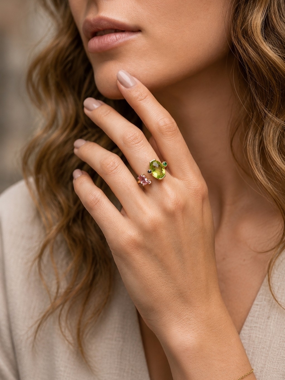 Luxury Gold Ring with Green and Pink Gemstones - Picture 2 of 6